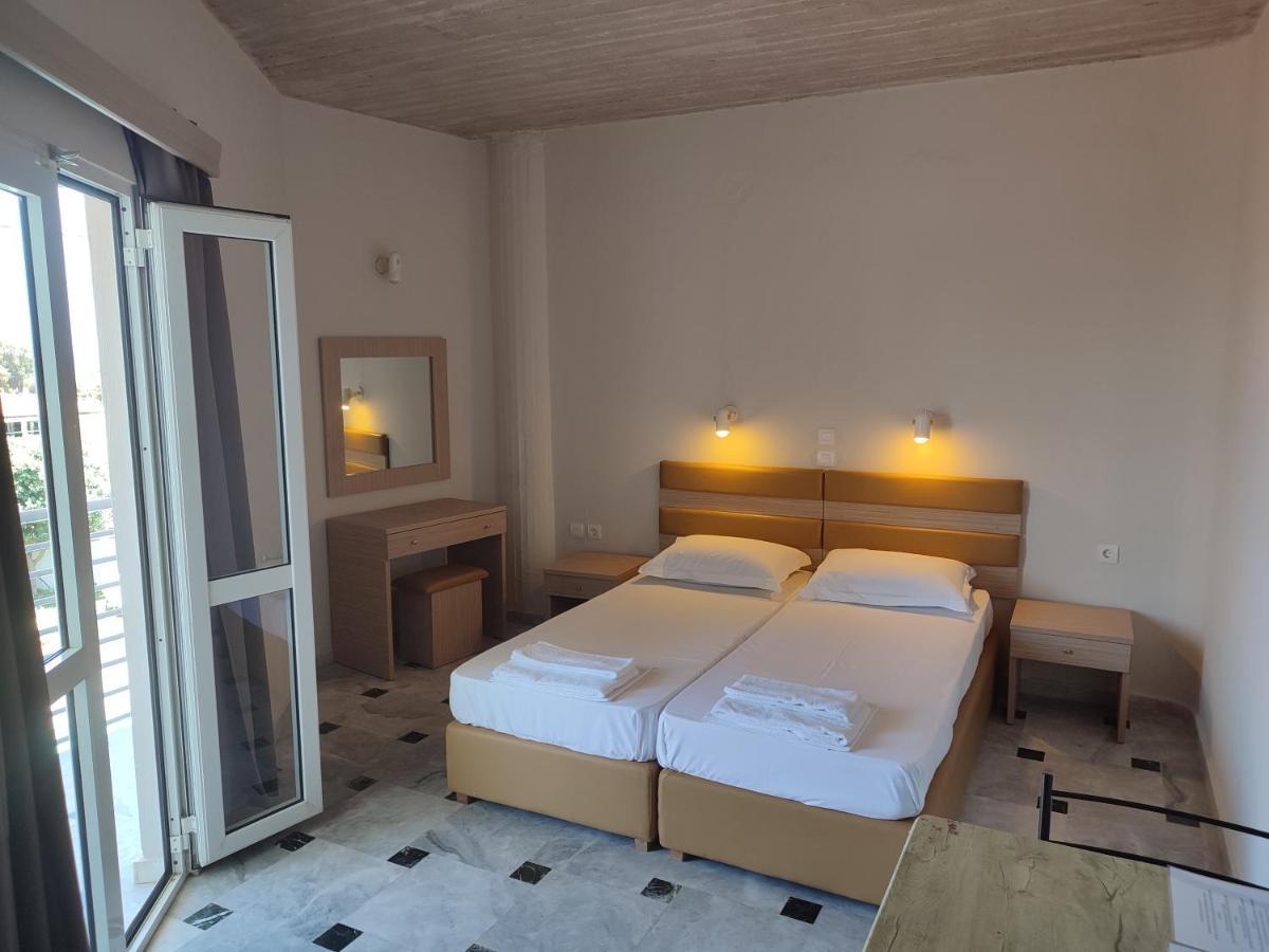 Aparthotel Banana Moon Adelianos Kampos Zewnętrze zdjęcie